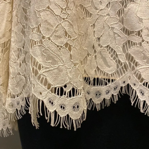 CHASER Medium Metallic Ivory Lace Open Back Bell Sleeve Lined Blouse Top - Picture 4 of 10